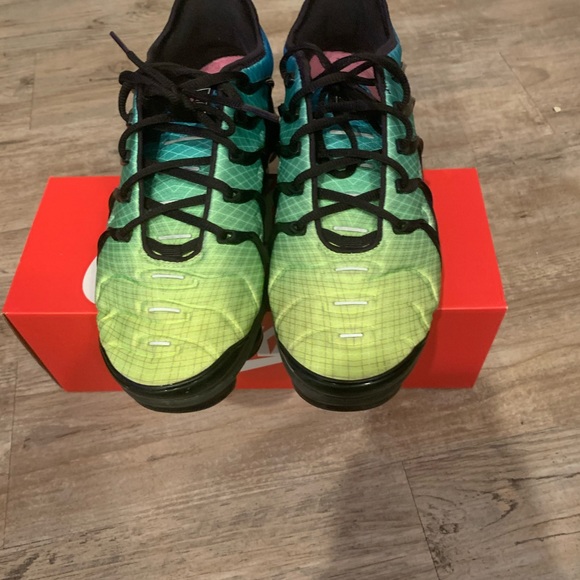 Men’s Nike Air Vaporplus Max - Picture 3 of 7